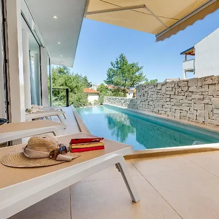 Tiffany Mit Privatem Aussen- Und Innenpool * Hvar Town