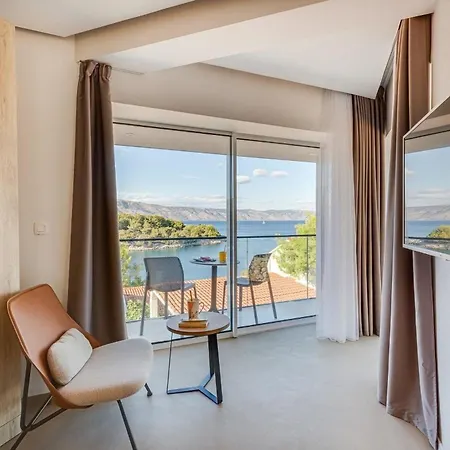 Tiffany Mit Privatem Aussen- Und Innenpool Feriehus Hvar Town