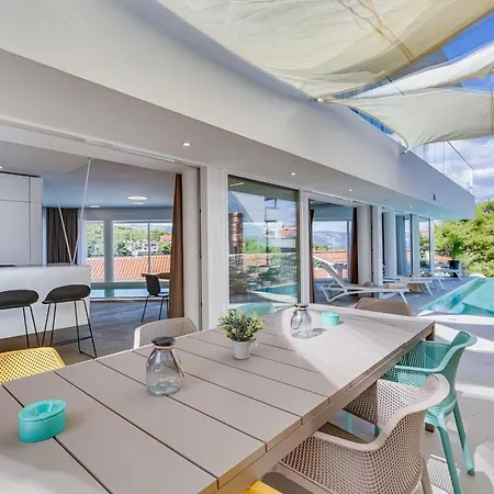 Hébergement de vacances Tiffany Mit Privatem Aussen- Und Innenpool